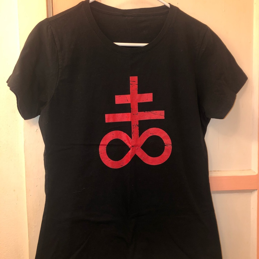 Satanic cross t-shirt 🖤❤️